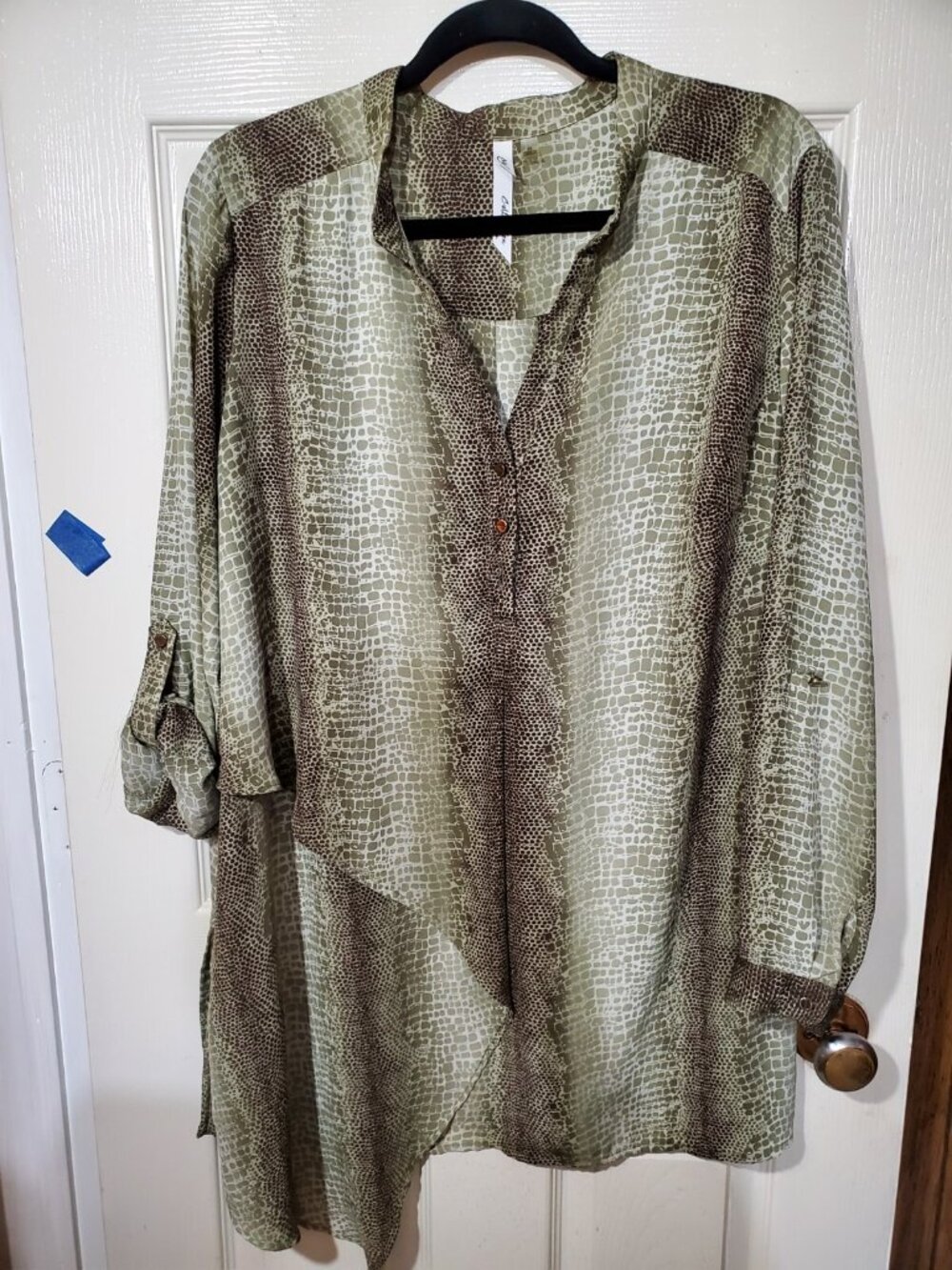 NY Collection Blouse Womens Plus Size 2X Green Long Tab Sleeve Button Snakeskin
